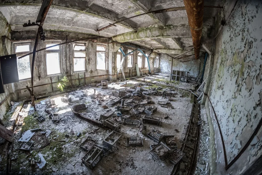 Intérieur abandonné et lumière