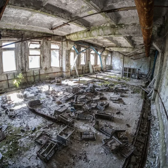 Intérieur abandonné et lumière